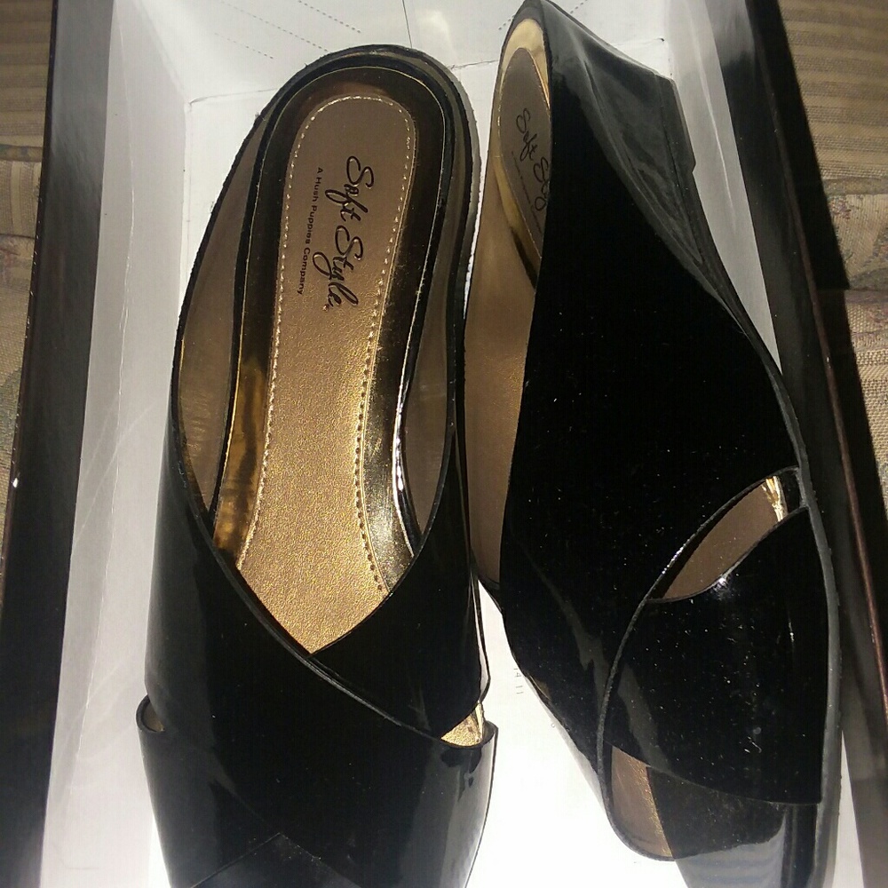Shoes - Picture 7 of 8